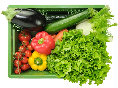 Grüne NAPF-Kiste gefüllt mit Gemüse